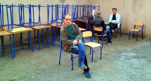 Водитель Заза, избиратель на 21-м участке. Тбилиси, 21 октября 2017 года. Фото Беслана Кмузова для "Кавказского узла"