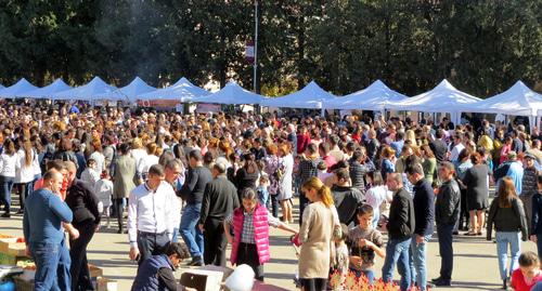На первом фестивале граната в городе Мартуни в Мартунинском районе. Нагорный Карабах, 29 октября 2017 года. Фото Алвард Григорян для "Кавказского узла"