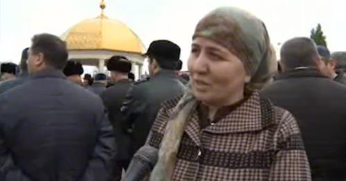 Жена Исы Гамботова Хулимат Торшхоева. Фото: скриншот видео Youtube.
