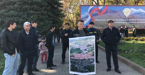 Акция протеста погорельцев из села Мокок. 13 ноября 2017 года. Фото Патимат Махмудовой для "Кавказского узла"
