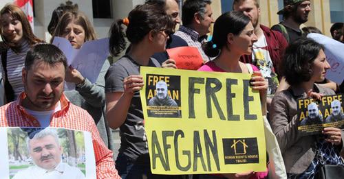 Акция протеста против похищения азербайджанского журналиста Афгана Мухтарлы. Надпись на плакате: "Свободу Афгану"Тбилиси, 31 мая 2017 г. Фото Инны Кукуджановой для "Кавказского узла"