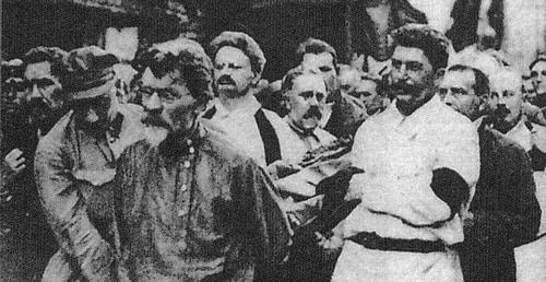 Большевистские лидеры на похоронах Феликса Дзержинского. Москва, июль 1926 г.  Фото: общественное достояние https://ru.wikipedia.org