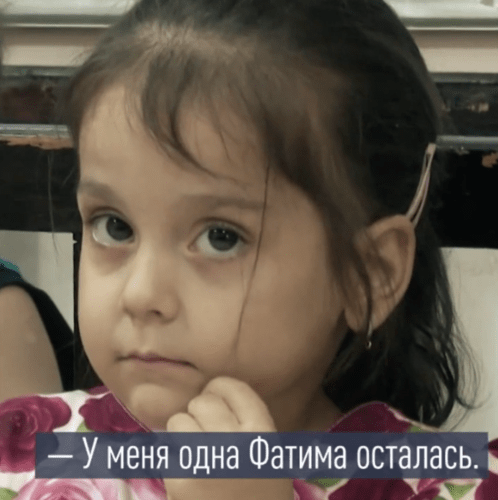 A three-year-old girl Fatima from the shelter in Baghdad. Screenshot of a video report by the RT TV channel https://russian.rt.com/world/article/417734-siroty-deti-rt-rodstvenniki-dagestan-irak-siriya