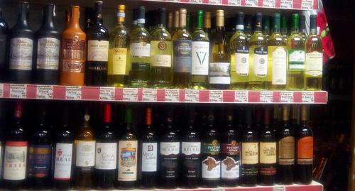 Алкогольная продукция в супермаркете. Фото Нины Тумановой для "Кавказского зула"
