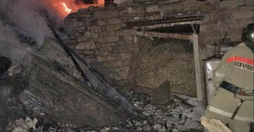 Пожар в селе Кванкеро. Дагестан, 10 декабря 2017 г. Фото: пресс-службе ГУ МЧС по Республики Дагестан