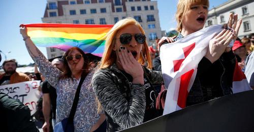 Акция ЛГБТ-активистов. Тбилиси, 17 мая 2017 года. Фото: REUTERS/David Mdzinarishvili