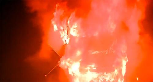 Автобус в пламени. Фото: Стоп-кадр видео http://rustavi2.ge/en/news/96242