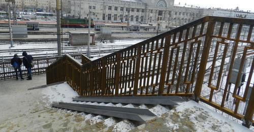 Лестница на Комсомольском мосту. Волгоград. Фото Татьяны Филимоновой для "Кавказского узла"