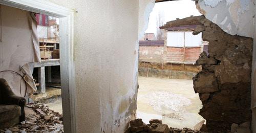 На месте обрушения частных домов в результате строительства многоэтажки. Махачкала, 20 февраля 2018 г. Фото: пресс-служба администрации Махачкалы
