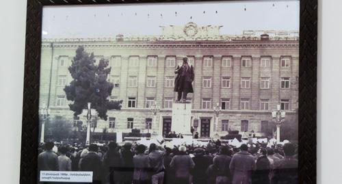 Фотографии с первых митингов  в феврале 1988 года   в Нагорном Карабахе. Выставка  работ фотожурналиста  Валерия  Петросяна  в рамках празднования 30-летия начала карабахского движения.