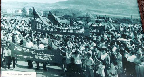 Фотографии с первых митингов  в сентябре  1988 года   в Нагорном Карабахе. Выставка  работ фотожурналиста  Валерия  Петросяна  в рамках празднования 30-летия начала карабахского движения.
