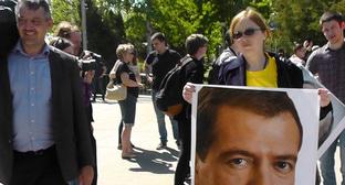 Активистка с плакатами о Немцове задержана в Краснодаре