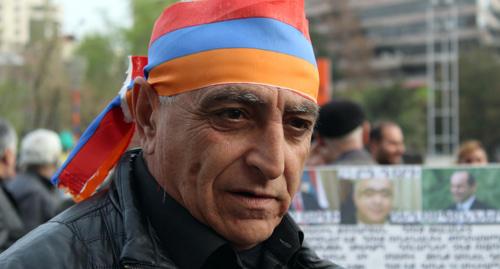 Участник митинга в Ереване. Фото Тиграна Петросяна  для "Кавказского узла"
