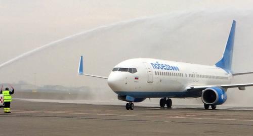 Прибытие первого рейса авиакомпании "Победа" в аэропорт. Фото Rostkol https://ru.wikipedia.org/wiki/Победа_(авиакомпания)