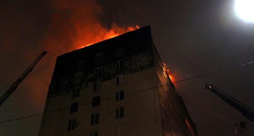 Пожар в 12-этажном жилом доме в Грозном. Фото http://95.mchs.gov.ru/pressroom/news/item/6665643/
