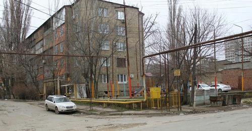 Многоквартирный дом по улице Абдулхалимова, 8 в Махачкале. Фото Ильяса Капиева для "Кавказского узла"