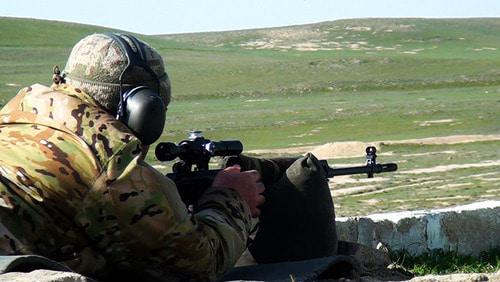 Азербайджанский снайпер. Фото https://mod.gov.az/ru/foto-arhiv-045/
