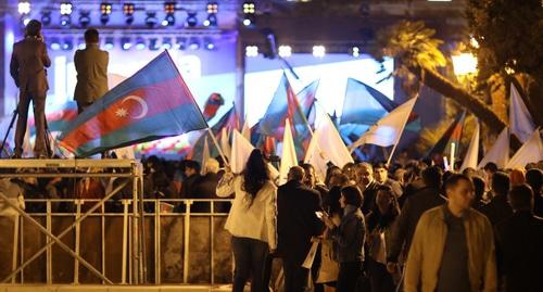 Сторонники Алиева празднуют его победу на выборах. Баку, 11 апреля 2018 года. Фото Азиза Каримова для "Кавказского узла".