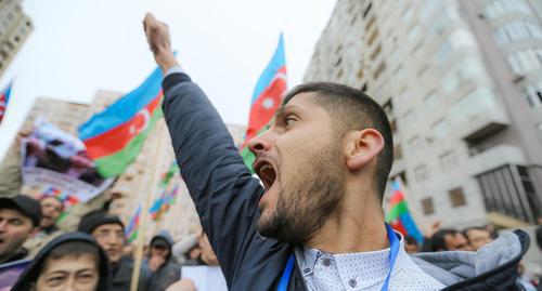 Участник митинга против итогов выборов в Азербайджане. Баку, 14 апреля 2018 года. Фото Азиза Каримова для "Кавказского узла".
