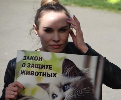 Участница митинга зоозащитников в Краснодаре 14 апреля 2018 год. Фото: Иван Карпенко для "Кавказского узла".