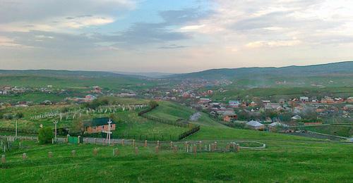 Поселение Верхние Ачалуки в Малгобекском районе Ингушетии. Фото: Ahmed Al-Targimi https://ru.wikipedia.org