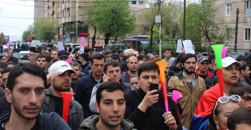 Участники акции протеста на улицах Еревана, 20 апреля 2018 г. Фото Тиграна Петросяна для "Кавказского узла"