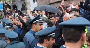 Полиция Армении пригрозила применить силу против демонстрантов
