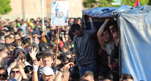 Митинг оппозиции на площади Еревана. Фото Тиграна Петросяна для "Кавказского узла"