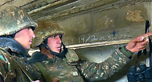 Солдаты армии НКР на передовой Фото: Кадр видео 
The NKR Army Channel