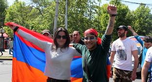 Пашинян призвал народ временно разблокировать улицы Еревана