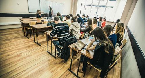 Студенты во время занятий. Фото: Денис Яковлев / Югополис