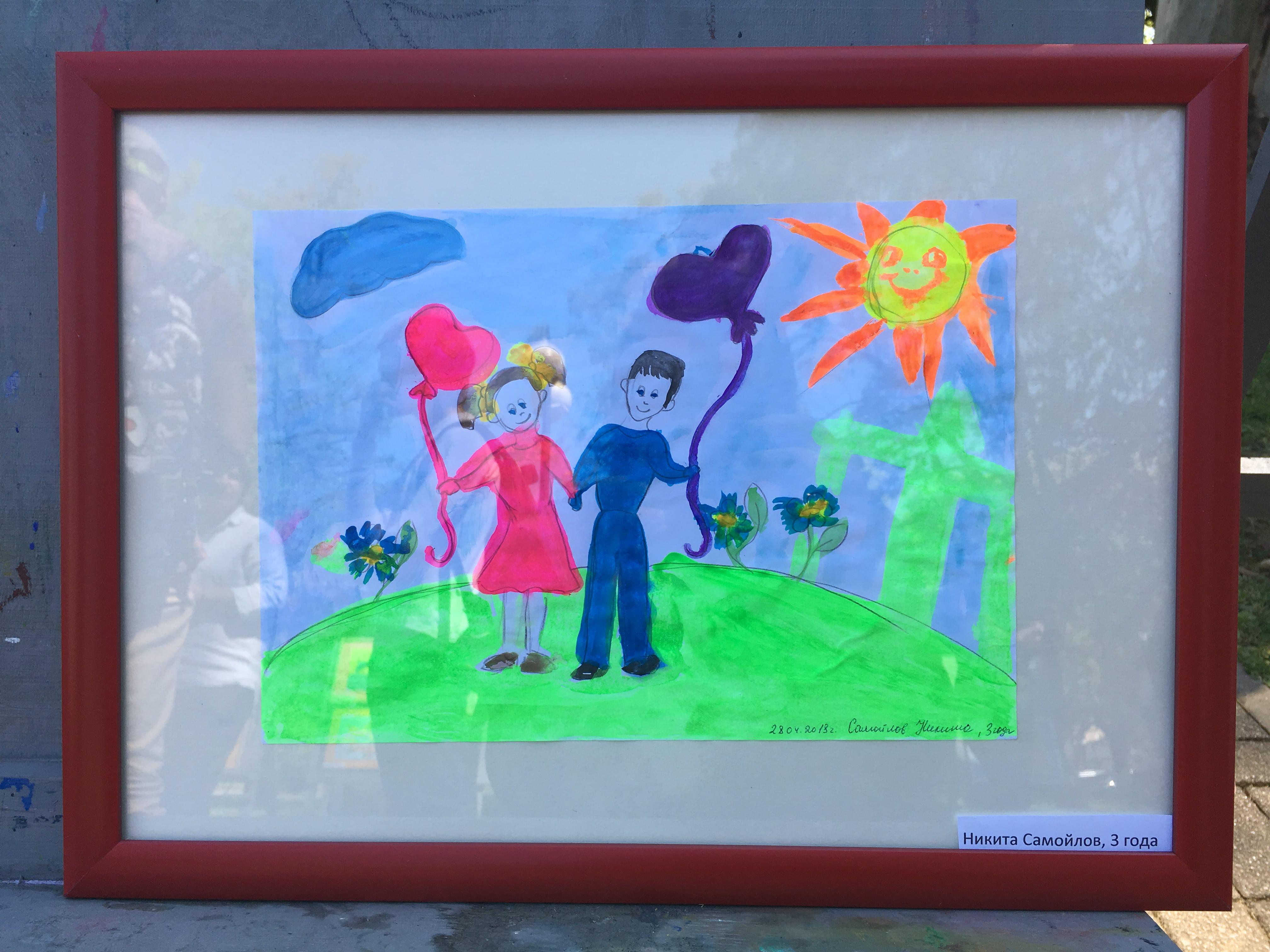 Детский рисунок на благотворительной выставке в Абхазии. Сухум, 30 апреля 2018 года. Фото Дмитрия Статейнова для "Кавказского узла"