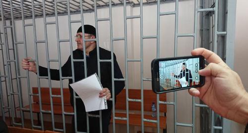 Оюб Титиев в зале суда. Фото ПЦ "Мемориал"