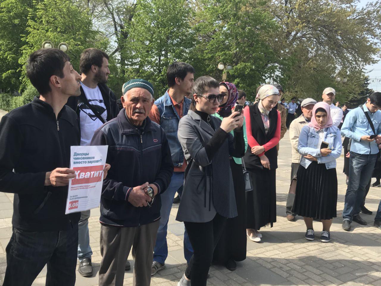Участники митинга в Махачкале. 5 мая 2018 года. Фото патимат Махмудовой для "Кавказского узла".