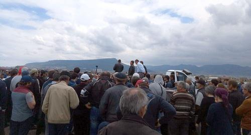 Сход жителей поселков Тарки, Кяхулай и Альбурикент в Дагестане. Махачкала, 12 мая 2018 года. Фото предоставлено "Кавказскому узлу" одним из участников акции.