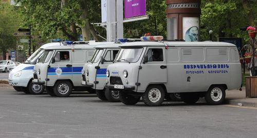 Полицейские автобусы. Фото Тиграна Петросяна для "Кавказского узла"