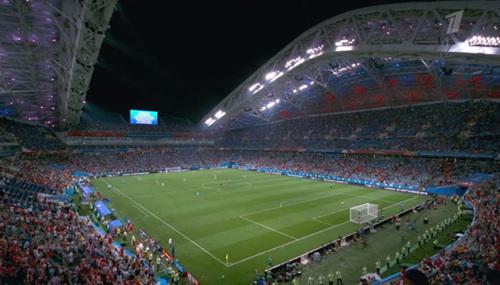 Стадион "Фишт" в день четвертьфинала мундиаля. Сочи, 7 июля 2018 года. Скриншот с видео-трансляции 