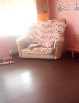 Ребенок спит в кресле в детском саду. Фото с личной страницы Динар Хисамов https://www.facebook.com
