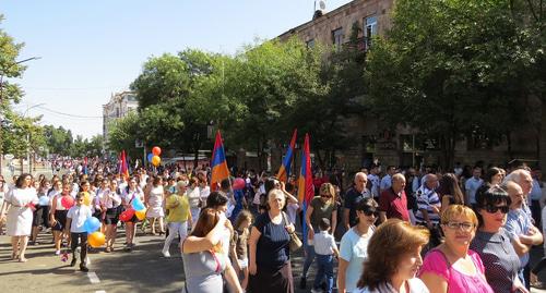 Участники шествия в Степанакерте 2 сентября 2018 года. Фото Алвард Григорян для "Кавказского узла".