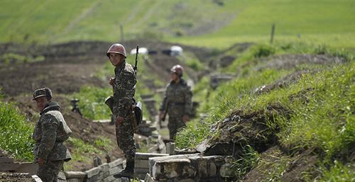 На линии соприкосновения в Нагорном Карабахе. Фото: REUTERS/Staff