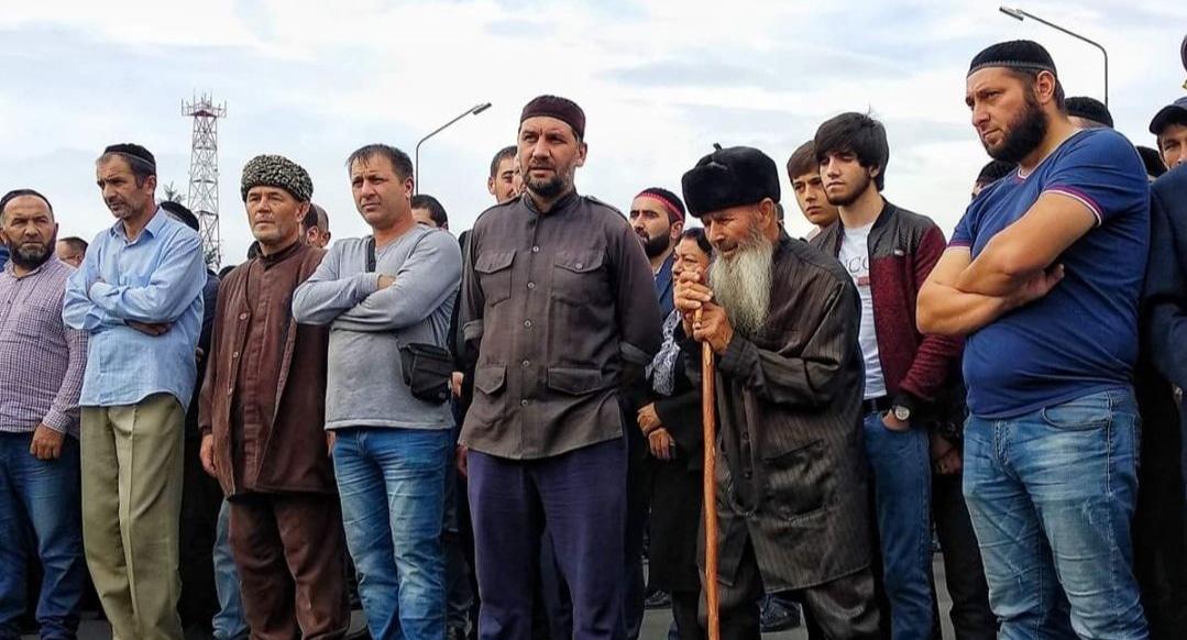 Участники акции протеста. Фото Умара Йовлоя для "Кавказского узла".