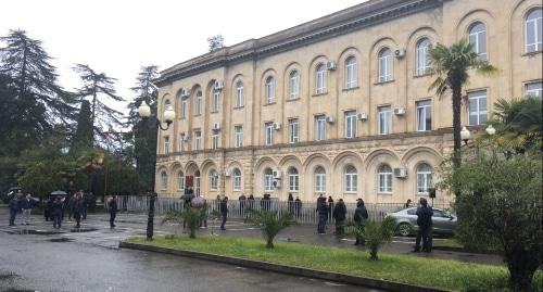 Протестующие против коррупции в Абхазии приостановили акцию