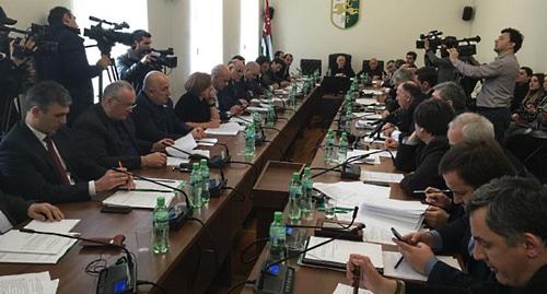 Парламент Абхазии принял закон о декларировании доходов чиновниками