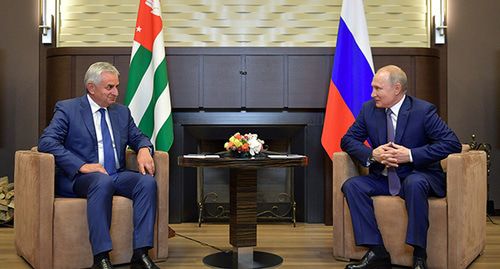 Встреча с Путиным продемонстрировала поддержку Хаджимбы Кремлем
