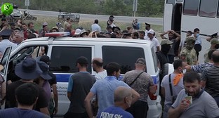 Число людей в лагере близ Куллара снизилось после отмены рейса в Азербайджан