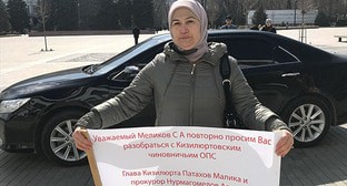 Пайщица на пикете попросила Меликова решить проблему недостроя в Кизилюрте