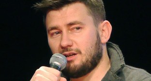 Сценарист Глуховский стал мишенью для угроз за эпизоды сериала 
