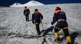 Спасатели оказали помощь заблудившимся в горах Кабардино-Балкарии туристам