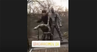 Солдаты из Чечни и Дагестана заподозрены в осквернении памятника спецназовцам