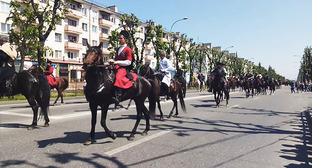 Участник конного шествия в Нальчике избежал административного наказания